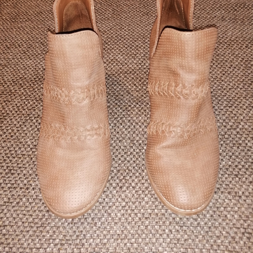 Universal Thread Goods Co ankle boots